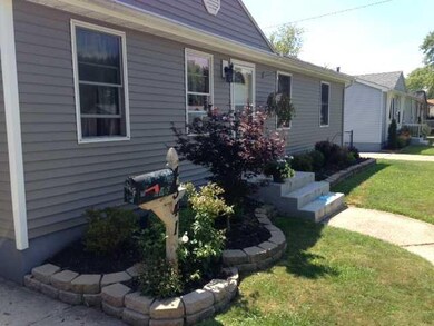 Exterior Front Great landscaping!!