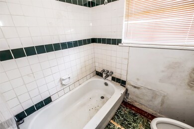 10918 Maple Leaf St, Houston, TX 77016 - photo 7