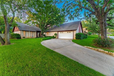 520 Cumberland Dr, Hurst, TX 76054 - photo 3