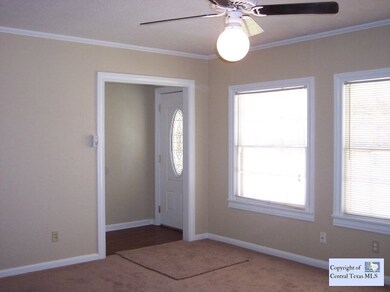 734 E Humphreys St, Seguin, TX 78155 - photo 3