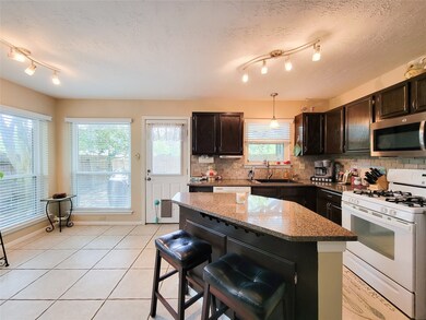 8203 Split Oak Dr, Houston, TX 77040 - photo 6