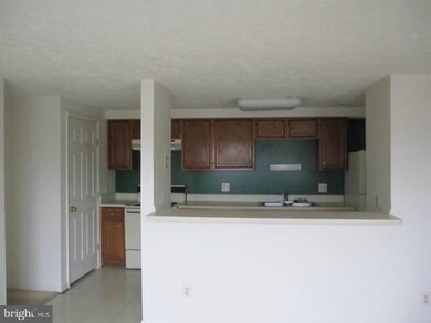 17050 Capri Ln unit 201, Dumfries, VA 22026 - photo 3
