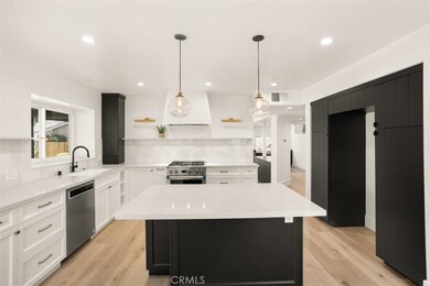 22450 Maycotte Rd, Woodland Hills, CA 91364 - photo 2