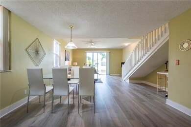 LIGHT AND BRIGHT DINING AREA  FLOWS TO YOUR SPACIO