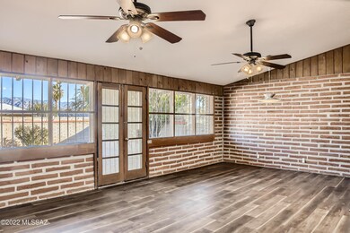 7-902504247-07 Living Room