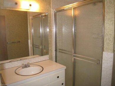 Full bath off the master bedroom.
