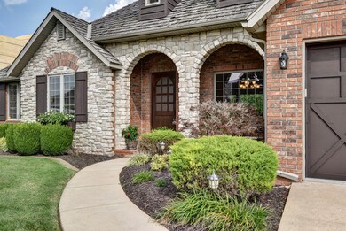 8323 Rolling Hills Dr-4