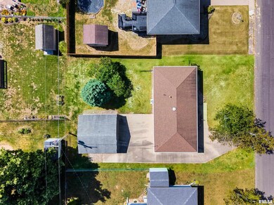 5604 E Crews Ave, Chillicothe, IL 61523 - photo 6