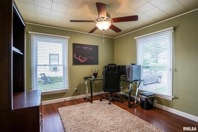 1637 W 36th St, Davenport, IA 52806 - photo 6