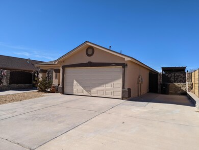 808 Desert Cactus Dr, Horizon City, TX 79928 - photo 2