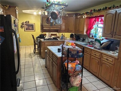 7707 Cruz Rocha Sr Dr, Weslaco, TX 78599 - photo 5