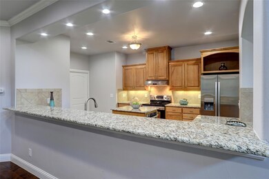 Extra long granite breakfast bar - great for buffe