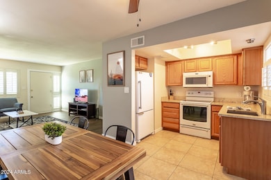 8357 E Thomas Rd, Scottsdale, AZ 85251 - photo 2