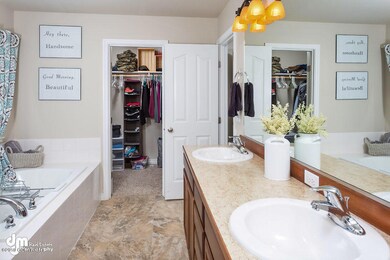 Master Bathroom_DMD_7172-SMALL