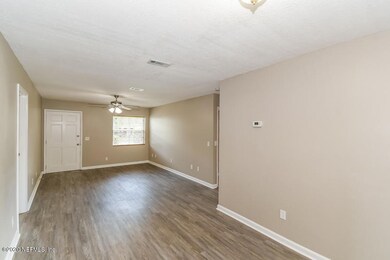 5562 Enchanted Dr, Jacksonville, FL 32244 - photo 3