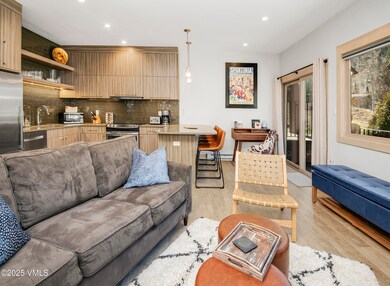 4192-Spruce-Way-109_07_Edit