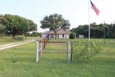 7800 Laura Ln, Burleson, TX 76028 - photo 4