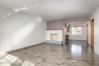 7-web-or-mls-Nelson_240304_AlpineWay_Yak
