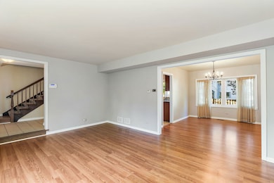 1088 Pear Tree Ln, Wheeling, IL 60090 - photo 4