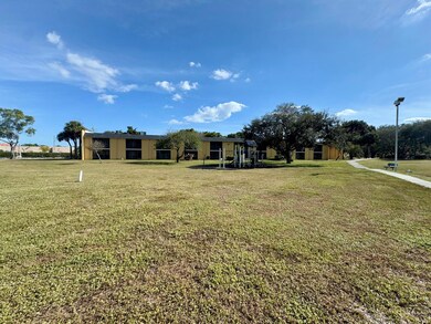 710 Meadows Cir, Boynton Beach, FL 33436 - photo 7