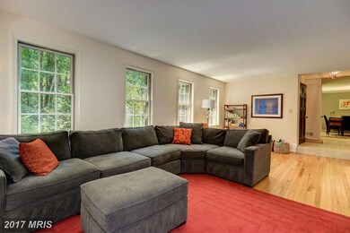 9016 Streamview Ln, Vienna, VA 22182 - photo 7