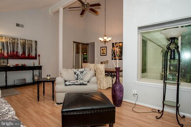 8633 Reseca Ln, Springfield, VA 22152 - photo 4