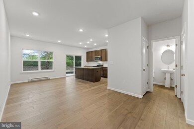 204 Honey Ln, Norristown, PA 19401 - photo 7