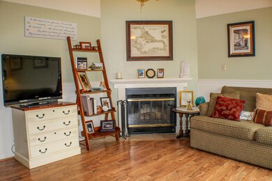 Living Room (3)