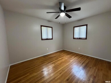 10 Tulip Dr, Lincoln, IL 62656 - photo 6