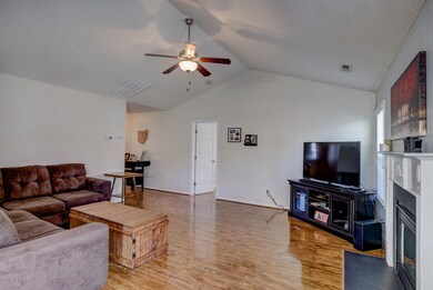 217 Belvedere Dr Holly Ridge-large-007-1