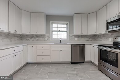 4628 Tara Dr, Fairfax, VA 22032 - photo 7