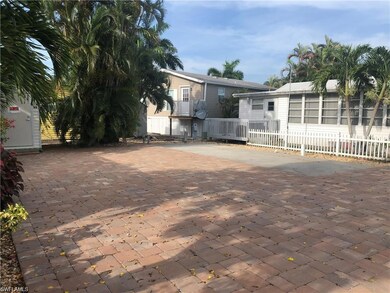 5628 Red Bird Ln, Fort Myers, FL 33908 - photo 2