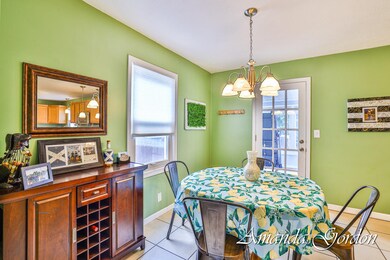 1611 Evergreen St-15