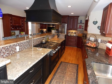 1093 Montclare Dr, Sykesville, MD 21784 - photo 7