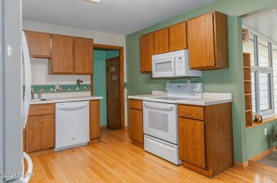 1210 S 18th St, Grand Forks, ND 58201 - photo 2