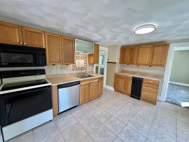 62 Poplar St unit 2, Danvers, MA 01923 - photo 3