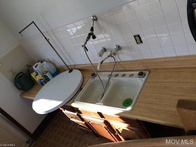 Unit 1 former dog grooming rm