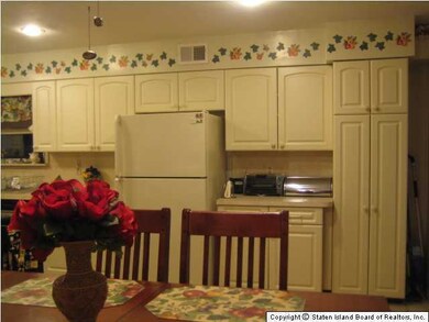 260 Merrymount St, Staten Island, NY 10314 - photo 5