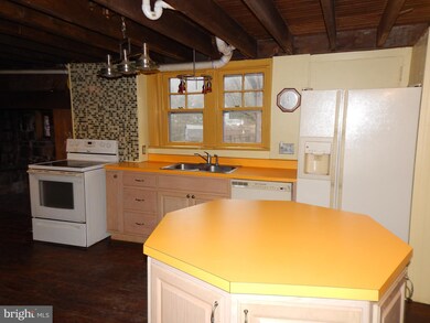 1637 W Philadelphia Ave, Boyertown, PA 19512 - photo 3