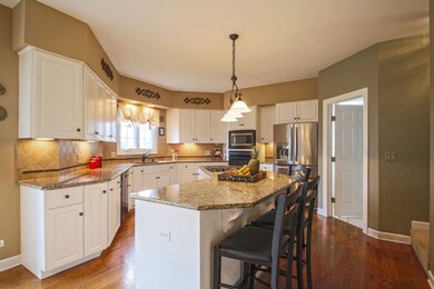 2608 Willow Ridge Dr, Naperville, IL 60564 - photo 6