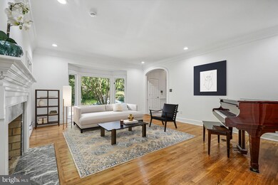 8001 Glengalen Ln, Chevy Chase, MD 20815 - photo 4