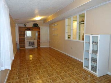 Large  bonus room on rear, off kitchen, that is li