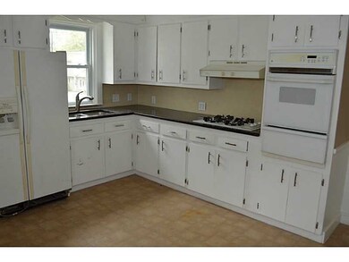 15 Etta St, Warwick, RI 02889 - photo 2