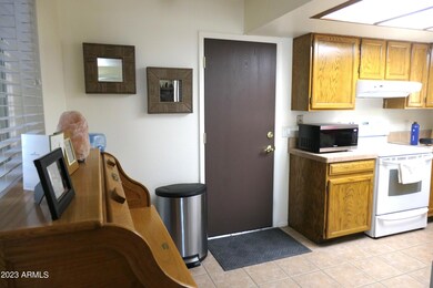 Dining to Kitchen