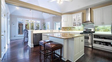 570 Club Dr, Aurora, OH 44202 - photo 6