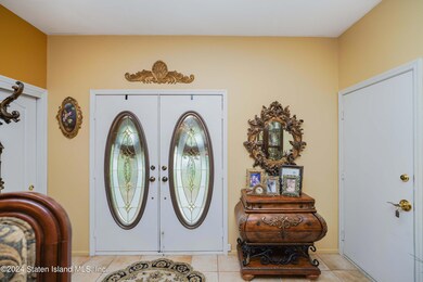 1260 Drumgoole Rd E, Staten Island, NY 10312 - photo 4