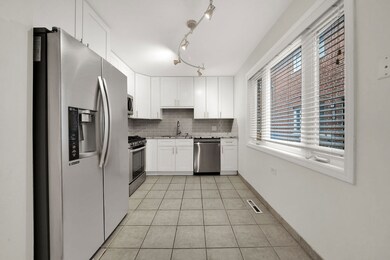 2006 W Farwell Ave, Chicago, IL 60645 - photo 6