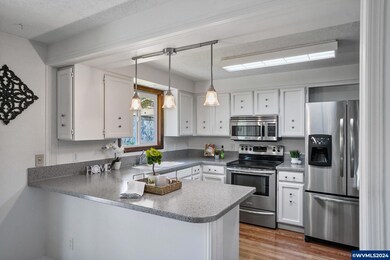 6215 13th Ave SE, Salem, OR 97306 - photo 5