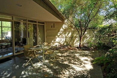 003_Courtyard