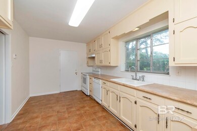 251 Irvine Rd, Mobile, AL 36606 - photo 3